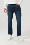 Jean azul oscuro straight leg con costuras y tiro bajo