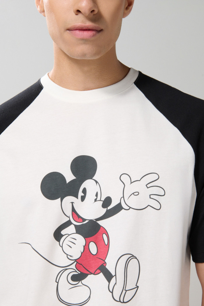 Camiseta oversize de Mickey crema manga ranglan
