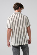 Camisa kaki a rayas con manga corta y texturas