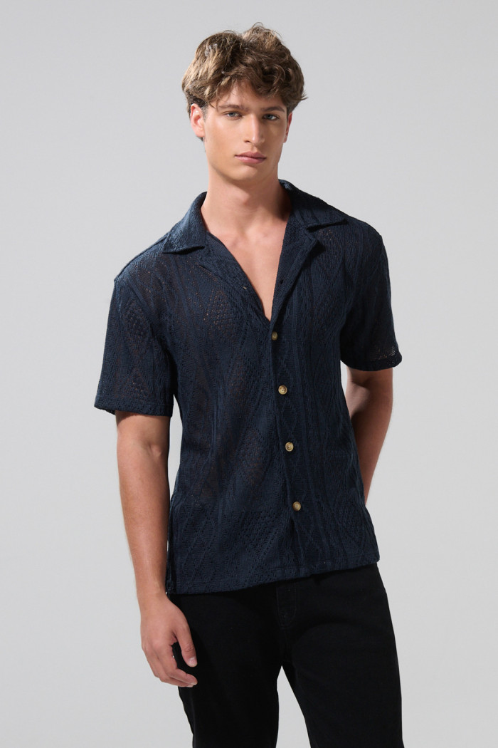 Camisa cuello resort unicolor manga corta con texturas