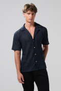 Camisa cuello resort unicolor manga corta con texturas
