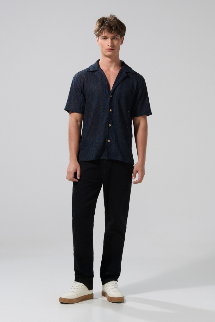 Camisa cuello resort unicolor manga corta con texturas