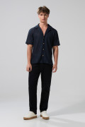 Camisa cuello resort unicolor manga corta con texturas