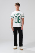 Camiseta crema con arte college, rayas y cuello redondo