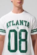 Camiseta crema con arte college, rayas y cuello redondo
