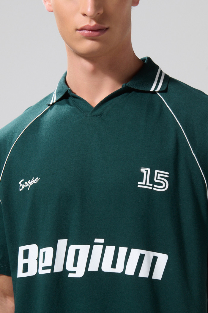 Camiseta oversize college verde oscura con cuello polo