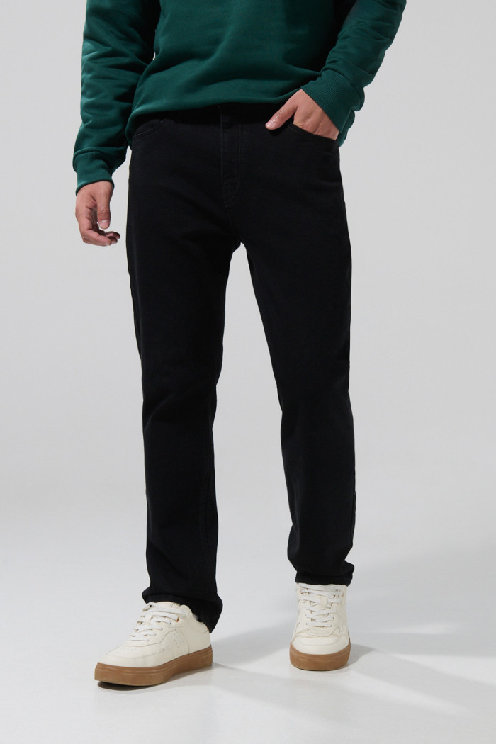 Jean bota recta straight leg negro tiro bajo con cremallera