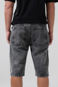 Bermuda gris oscura de jean slim con tiro bajo