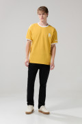 Camiseta amarilla de Cerveza Poker con contrastes oversize