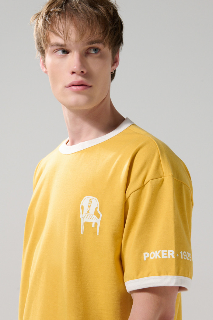 Camiseta amarilla de Cerveza Poker con contrastes oversize