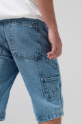 Bermuda de jean carpintero azul clara con tiro bajo