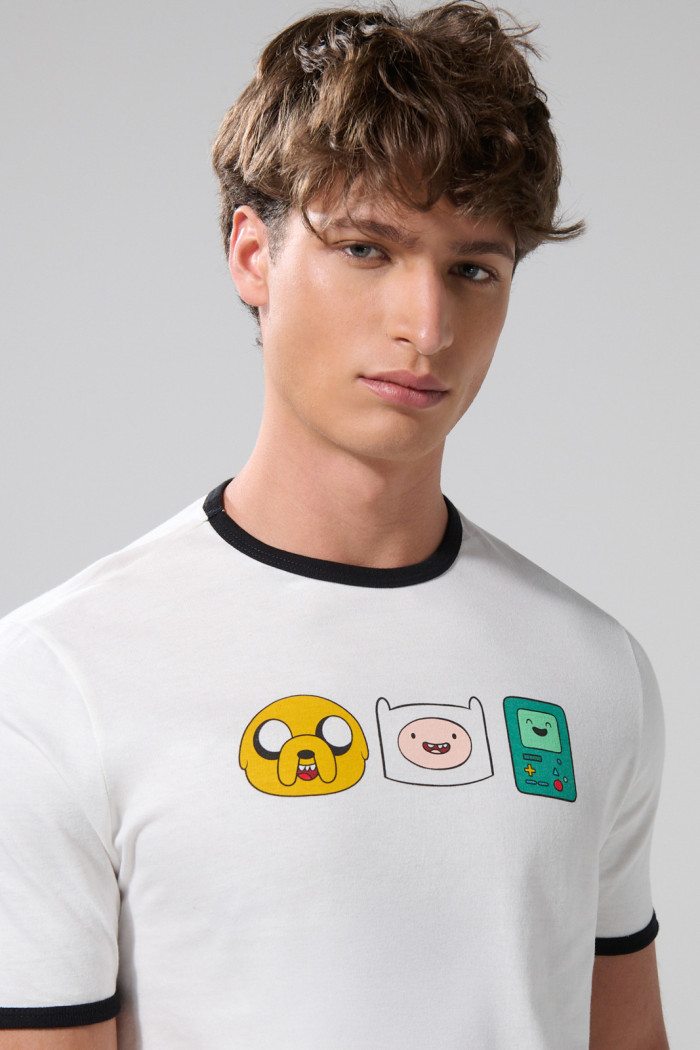 Camiseta manga corta crema de Hora de Aventura con contrastes
