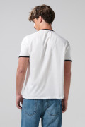 Camiseta manga corta crema de Hora de Aventura con contrastes
