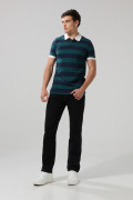 Camiseta unicolor polo con rayas en contraste y botones