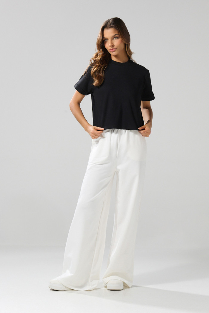 Camiseta crop top unicolor con doblez en puños
