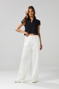 Camiseta crop top unicolor con cuello polo y manga corta