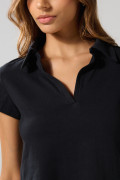 Camiseta crop top unicolor con cuello polo y manga corta