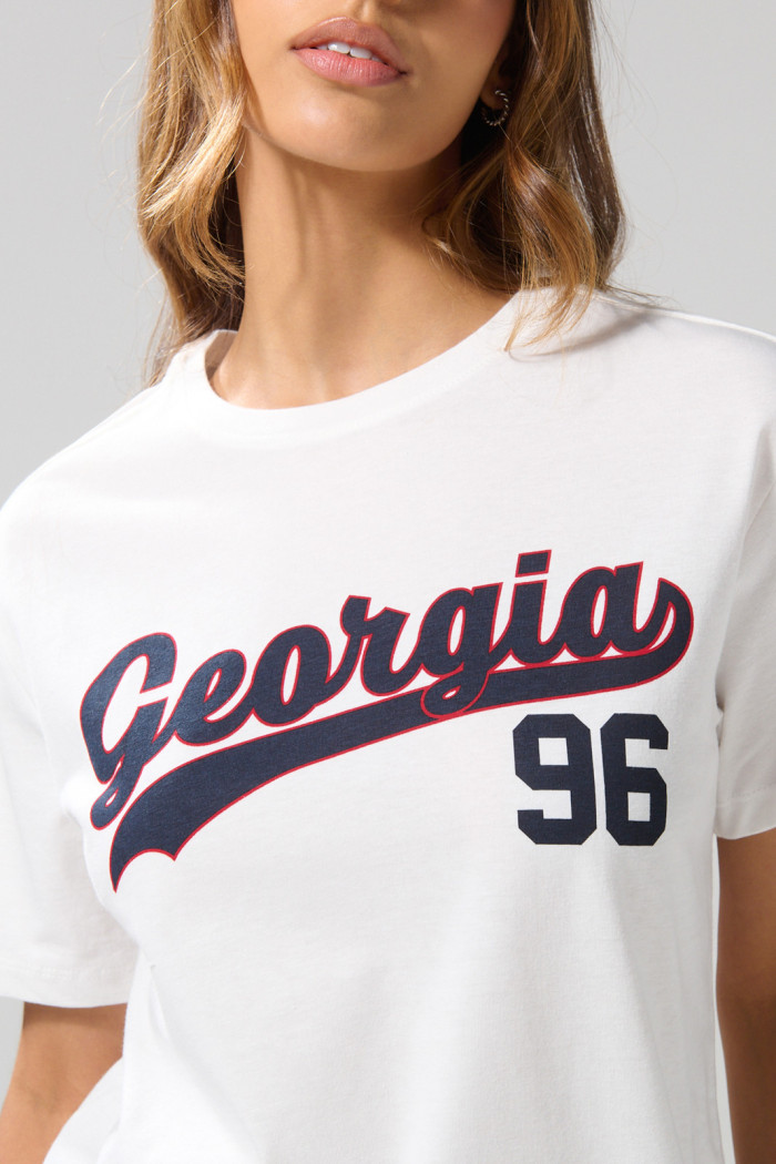 Camiseta college crema con cuello redondo