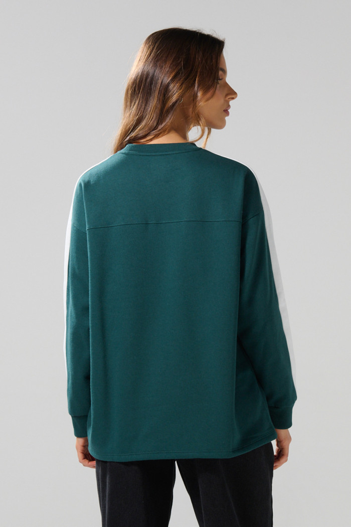 Buzo cuello redondo verde college con contrastes