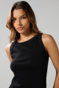 Camiseta manga sisa negra en algodón con cuello redondo