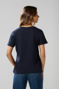 Camiseta azul intensa manga corta con arte college rosado