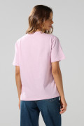 Camiseta rosada cuello redondo con arte college numérico