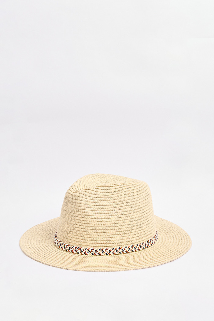 Sombrero crema claro fedora con cinta colorida trenzada