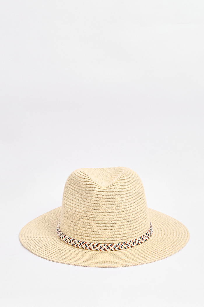 Sombrero crema claro fedora con cinta colorida trenzada