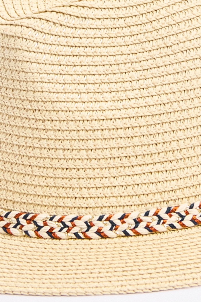 Sombrero crema claro fedora con cinta colorida trenzada