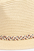 Sombrero crema claro fedora con cinta colorida trenzada
