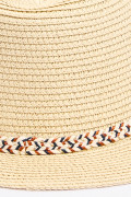 Sombrero crema claro fedora con cinta colorida trenzada