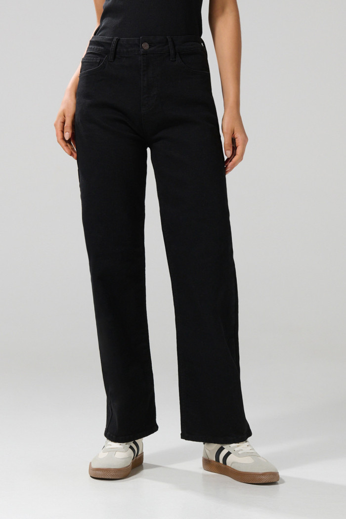 Jean straight leg bota recta negro con tiro alto