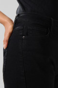 Jean straight leg bota recta negro con tiro alto
