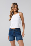 Short de jean azul oscuro tiro medio con 5 bolsillos