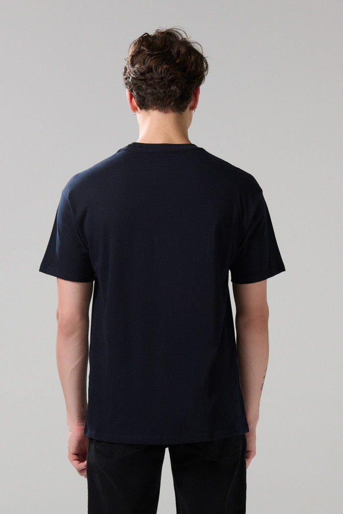 Camiseta en algodón azul manga corta con texto blanco