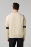 Buzo kaki oversize college con cuello redondo y franjas