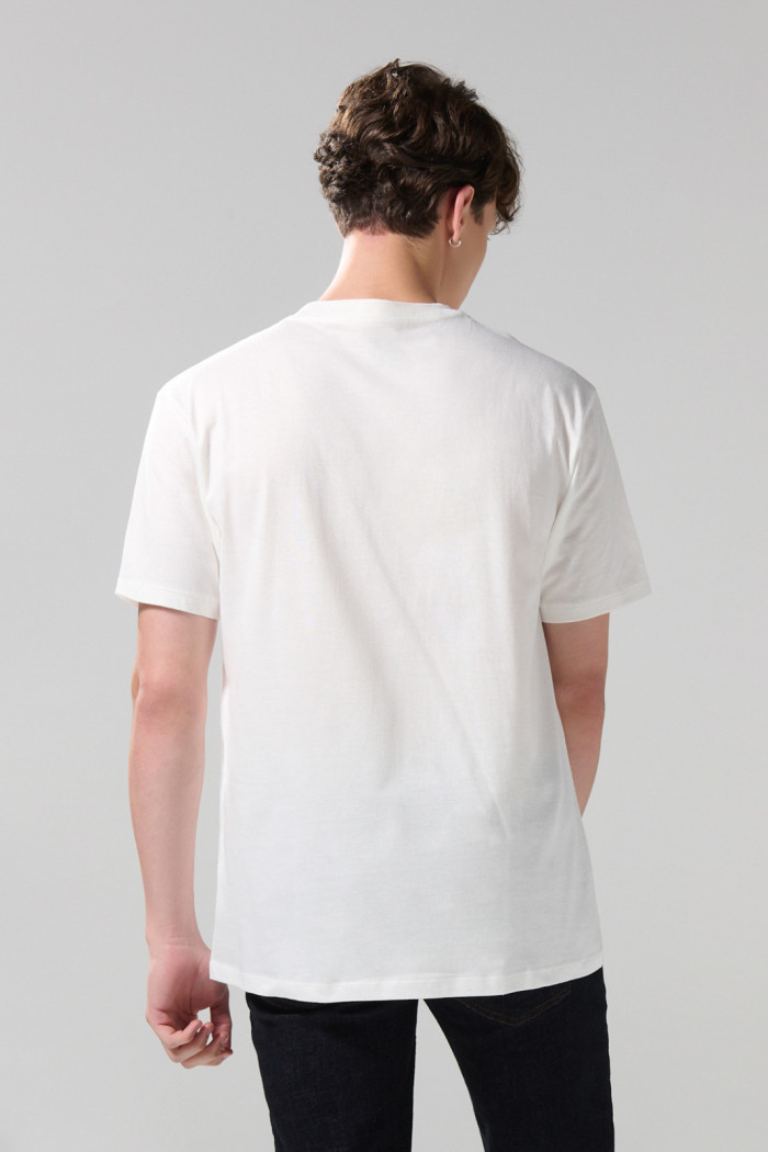 Camiseta con diseño college y cuello redondo crema clara