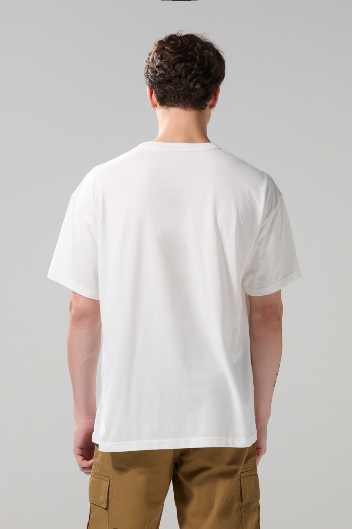 Camiseta oversize crema clara manga corta con texto en frente