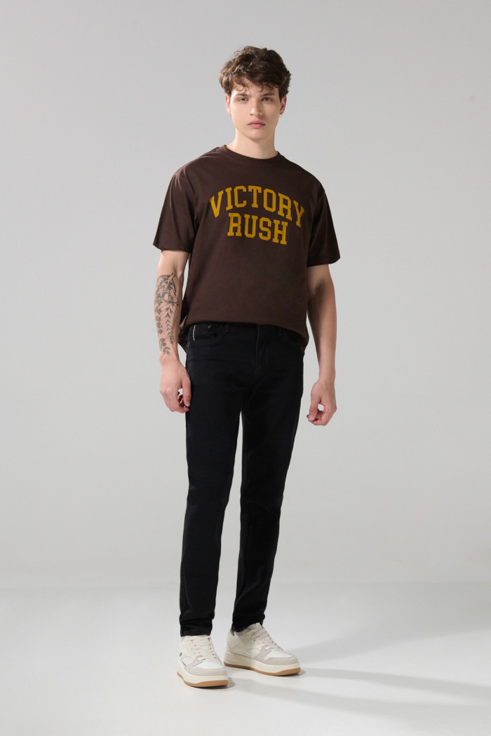 Jean skinny ajustado negro con tiro bajo y cremallera
