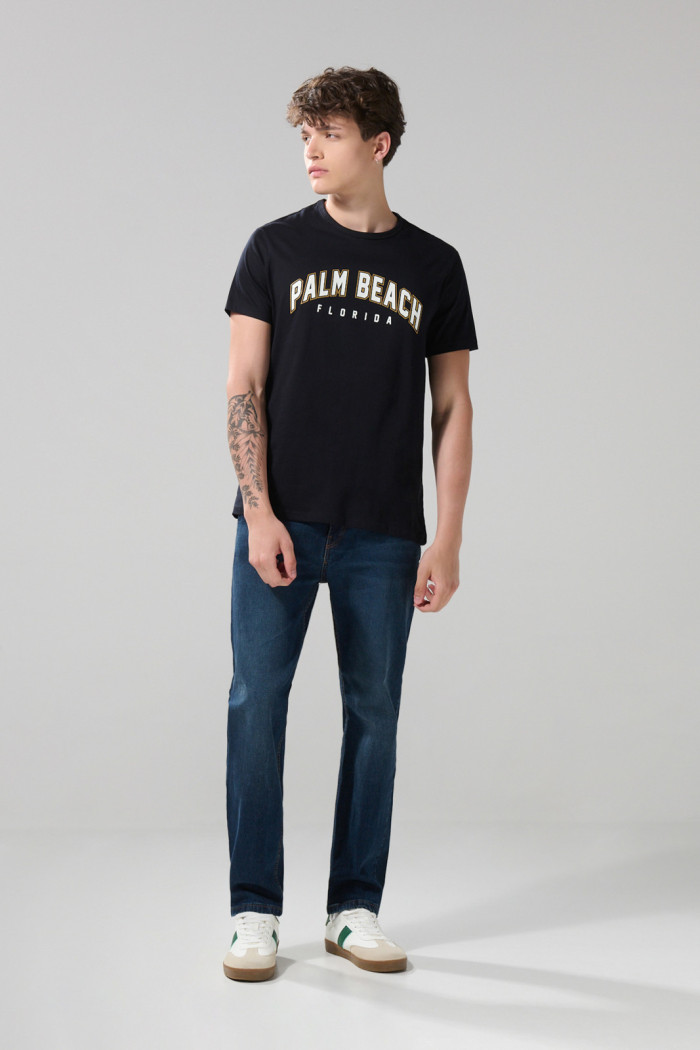 Camiseta en algodón negra con manga corta y cuello redondo