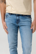 Jean tiro bajo skinny azul medio con desgastes y bolsillos