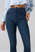 Jean azul oscuro tipo jegging ajustado con tiro súper alto