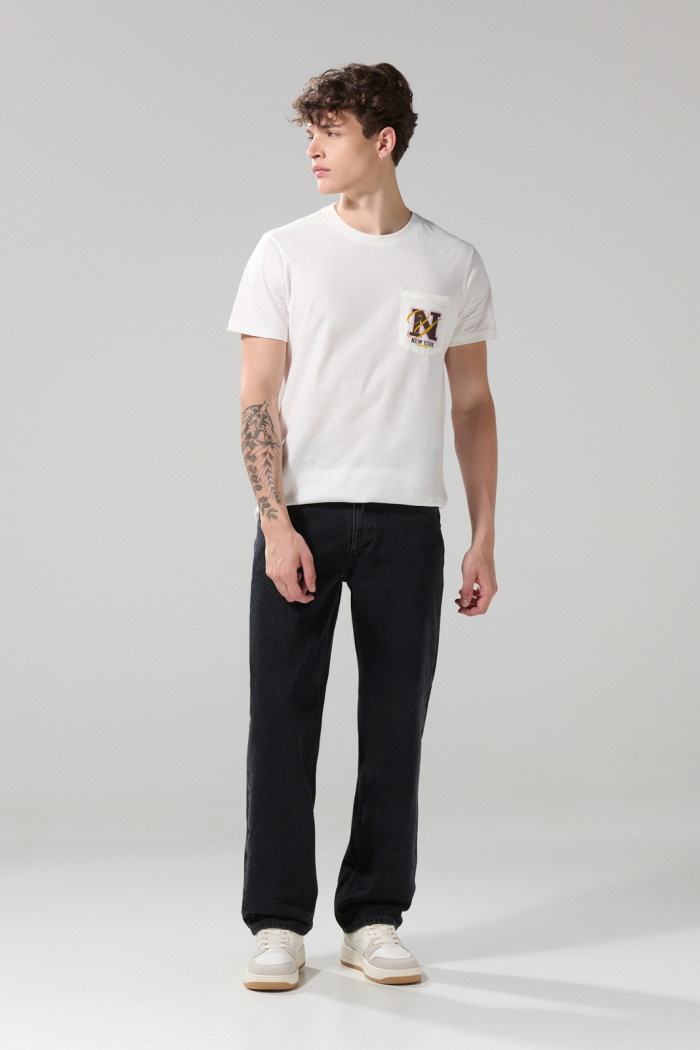 Jean baggy gris intenso con tiro medio y bota ancha