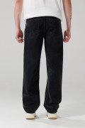 Jean baggy gris intenso con tiro medio y bota ancha