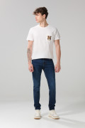 Jean skinny azul oscuro ceñido con bolsillos y tiro bajo