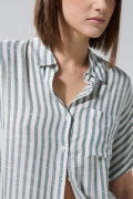 Blusa a rayas crema clara manga corta con botones