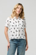 Blusa crop crema clara con diseños de manos