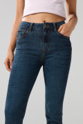 Jean push up azul oscuro ajustado con tiro alto