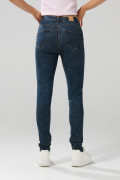 Jean push up azul oscuro ajustado con tiro alto