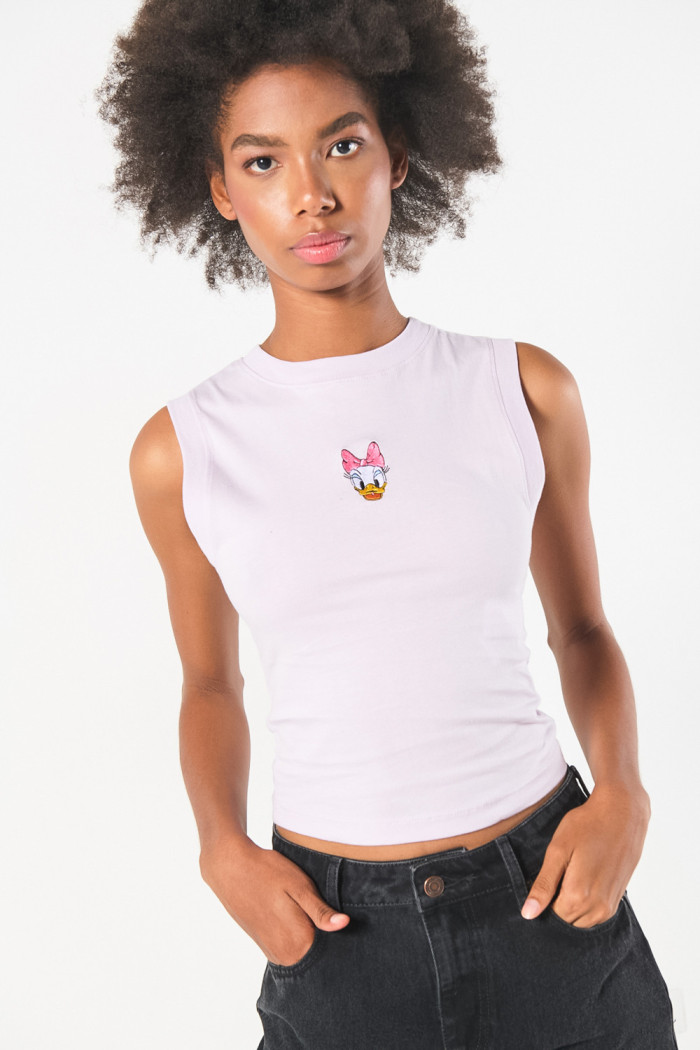 Camiseta manga sisa lila con bordado de Daisy en frente
